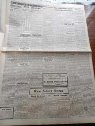 Cumhuriyet Gazetesi - 8 Birincikanun (Aralık) 1942 - Propaganda Yazan Yunus Nadi Köşe Yazısı - Şimali Afrika Hadislerinden Yeni Resimler - Tunus'ta İngiliz 1. Ordusu Mukabil Taarruza Geçti - General Franko İspanya'dan Geçmek İçin Herhangi Bir Alman Teşebbüsüne Mukavemet Edeceğini Bildirmiş - Askeri Vaziyet Yazan Emekli General H. Emir Erkilet Yazı Dizisi - Belediyenin Elektrik Şirketi Aleyhine Açtığı Dava Reddedildi - Varlık Vergisi Son Safhada - İstanbul'da Antrepo Buhranı Sirkeci Ve Ahırkapıda Birçok Binalar Yeniden Depo Haline Getirilecek - Profesör Fahreddin Kerim Gökay Dün Açılış Dersini Verirken Fotoğraf - Ankara'ya On Bin Kilo Uskumru Gönderildi - Edebiyat Ve Mantık Yazan M. Namık Çankı - Tarihi Musiki Konseri - Galatasaray Fenerbahçe Beşiktaş Dostluk Maçı Yapma Konusunda Anlaştı - Kar İzleri Örttü Yazan Henri Bordeaux Yazı Dizisi - Hava Üstünlüğü Yarışı Yazan Ömer Rıza Doğrul Köşe Yazısı - Türk Parasının Korunması Hakkında Kanun - Singer Saatleri Mağazası Eminönü - Radyo