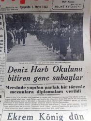 Cumhuriyet Gazetesi - 5 Mayıs 1943 - Yaylım Ateşi Yazan Nadir Nadi Köşe Yazısı - Tunus Ve Bizerte Şehirleri Tehlikede - Şeker Satışı Durduruldu - Askeri Vaziyet Matör Şehri Düştükten Sonra Yazan Emekli General H. Emir Erkilet Yazı Dizisi - Sofyada Fevkalade Tedbirler - Ekrem König Dün Ankara'ya Gönderildi - Hariciye Vekili Numan Menemencioğlu Bir Saat Süren Beyanatta Bulundu - Konservatuar Talebesinin Temsilleri Fotoğraf - İslam Ansiklopedisinde Çıkan Bir Makalenin Tenkidine Cevap Yazan Doktor A. Müfit Mansel - Vali Lütfi Kırdar Dün Mahkemede Şehadette Bulundu - İtalya'nın Cezalanması Yazan Ömer Rıza Doğrul Köşe Yazısı - Yabancı Kadın Filmi Bu Akşam Melek Sinemasında - Şüphe Kadıköy Opera Sinemasında - Utanıyorum Yazan Burhan Felek Köşe Yazısı - Çapamarka - Hasan Kuvvet Şurubu - Gripin - Singer Cep Saatleri - Frengi Ve Belsoğukluğuna Karşı Protejin - Bugünkü Radyo Programı - Borsa - Bulmaca