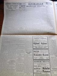 Cumhuriyet Gazetesi - 5 Mayıs 1943 - Yaylım Ateşi Yazan Nadir Nadi Köşe Yazısı - Tunus Ve Bizerte Şehirleri Tehlikede - Şeker Satışı Durduruldu - Askeri Vaziyet Matör Şehri Düştükten Sonra Yazan Emekli General H. Emir Erkilet Yazı Dizisi - Sofyada Fevkalade Tedbirler - Ekrem König Dün Ankara'ya Gönderildi - Hariciye Vekili Numan Menemencioğlu Bir Saat Süren Beyanatta Bulundu - Konservatuar Talebesinin Temsilleri Fotoğraf - İslam Ansiklopedisinde Çıkan Bir Makalenin Tenkidine Cevap Yazan Doktor A. Müfit Mansel - Vali Lütfi Kırdar Dün Mahkemede Şehadette Bulundu - İtalya'nın Cezalanması Yazan Ömer Rıza Doğrul Köşe Yazısı - Yabancı Kadın Filmi Bu Akşam Melek Sinemasında - Şüphe Kadıköy Opera Sinemasında - Utanıyorum Yazan Burhan Felek Köşe Yazısı - Çapamarka - Hasan Kuvvet Şurubu - Gripin - Singer Cep Saatleri - Frengi Ve Belsoğukluğuna Karşı Protejin - Bugünkü Radyo Programı - Borsa - Bulmaca