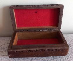ORJJİNEL EL YAPIMI AHŞAP OYMA TAKI KUTUSU.  İKİNCİ EL KONDİSYON YÜKSEK KOLEKSİYONLUK