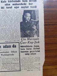 Cumhuriyet Gazetesi - 8 Temmuz 1943 - Şark Cephesinde Yazan Nadir Nadi Köşe Yazısı - Bielgorod Kesiminde Dün Sabahtan beri Büyük Bir Meydan Muharebesi Başladı - Milli Şef İsmet İnönü Dün Mecliste ki Dairelerinde Meşgul Oldular - Merhum Başvekil Dr. Refik Saydam'ı Geçen Sene Bugün Kaybetmiştik - Askeri Vaziyet Alman Taarruzu Hakkında Tahminler Yazan Emekli General H. Emir Erkilet Yazı Dizisi - Londra'ya Göre Japonlar Mançurideki Ordularını Takviye Ederek Taarruza Hazırlanmışlar - Tünel Kazasına Dair Yapılan Tahkikat - Martinique Adası Da Fransız Milli Komitesine İltihak Etti - Çin Mareşalı Çan Kay Şek Müttefiklerin Japonlara Karşı Derhal Taarruza Geçmelerini Talep Ediyor - Yeni Tifüs Vakaları - İstanbul Bira Fabrikasında Teftişler - Profesör Fahrettin Kerim Gökay'ın Konferansı - Zanzibar Yolu Lale Sinemasında - Her Akşam Maksim Bahçesinde Vur Patlasın Büyük Ve Muhteşem Revü - Kitaplar Arasında - 9. Şarl'ın Kanlı Saltanatı Yazan Prosper Merimee Yazı Dizisi - Hasan Traş Bıçağı