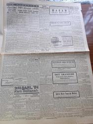 Cumhuriyet Gazetesi - 8 Temmuz 1943 - Şark Cephesinde Yazan Nadir Nadi Köşe Yazısı - Bielgorod Kesiminde Dün Sabahtan beri Büyük Bir Meydan Muharebesi Başladı - Milli Şef İsmet İnönü Dün Mecliste ki Dairelerinde Meşgul Oldular - Merhum Başvekil Dr. Refik Saydam'ı Geçen Sene Bugün Kaybetmiştik - Askeri Vaziyet Alman Taarruzu Hakkında Tahminler Yazan Emekli General H. Emir Erkilet Yazı Dizisi - Londra'ya Göre Japonlar Mançurideki Ordularını Takviye Ederek Taarruza Hazırlanmışlar - Tünel Kazasına Dair Yapılan Tahkikat - Martinique Adası Da Fransız Milli Komitesine İltihak Etti - Çin Mareşalı Çan Kay Şek Müttefiklerin Japonlara Karşı Derhal Taarruza Geçmelerini Talep Ediyor - Yeni Tifüs Vakaları - İstanbul Bira Fabrikasında Teftişler - Profesör Fahrettin Kerim Gökay'ın Konferansı - Zanzibar Yolu Lale Sinemasında - Her Akşam Maksim Bahçesinde Vur Patlasın Büyük Ve Muhteşem Revü - Kitaplar Arasında - 9. Şarl'ın Kanlı Saltanatı Yazan Prosper Merimee Yazı Dizisi - Hasan Traş Bıçağı