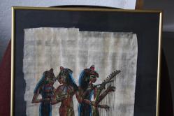 TAMAMIYLA ANTIKA Sanatçı İmzalı Papirüs Tablo ÇOK ESKİ ÇERÇEVELİ DETAYLAR RESIMLERDE   (CD-ODA