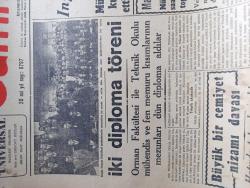 Cumhuriyet Gazetesi - 18 Temmuz 1943 - Büyük Bir Cemiyet Nizamı Davası Yazan Nadir Nadi Köşe Yazısı - İki Diploma Töreni - Orman Fakültesi İle Teknik Okulu Mühendis Ve Fen Memuru Kısımlarının Mezunları Dün Diploma Aldılar - Katania Yanıyor - İngiliz Ordusu Alman Hatlarını Yararak Şehre Yaklaştı - Maarif Vekili Hasan Ali Yücel Müfettişlerle 4 Saat Süren Bir Toplantı Yaptı - Harekat Sahasında Radyo İle Nakledilen Resimlerden - Refah Vapuru Faciası Davası - Askeri Vaziyet Orel Ve Sicilyada Son Harekat Yazan Emekli General H. Emir Erkilet Yazı Dizisi - Münih Ve Amsterdam Bombalandı - Garbi Trakya Bulgarlaşıyor - İsmail Dümbüllü Temsilleri - Haftanın Şakaları Yazan Burhan Felek - Sulh Ve Ekonomi Yazan Şükrü Kaya - Cumhuriyet Bayramı Hazırlıkları - Sinemagazin Çıktı - Bugünkü At Yarışları - Bolu'da Atatürk Günü - Mim Çakır Gazinosunda Müzeyyen Senar Işıl - Kadıköy İnci Gazinosunda Mualla Ve Arkadaşları - Suad Gün Konseri YeşilPark Gazinosunda - Mualla Gökçay Konseri - Bugünkü Radyo Programı
