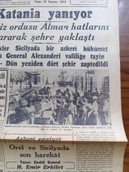 Cumhuriyet Gazetesi - 18 Temmuz 1943 - Büyük Bir Cemiyet Nizamı Davası Yazan Nadir Nadi Köşe Yazısı - İki Diploma Töreni - Orman Fakültesi İle Teknik Okulu Mühendis Ve Fen Memuru Kısımlarının Mezunları Dün Diploma Aldılar - Katania Yanıyor - İngiliz Ordusu Alman Hatlarını Yararak Şehre Yaklaştı - Maarif Vekili Hasan Ali Yücel Müfettişlerle 4 Saat Süren Bir Toplantı Yaptı - Harekat Sahasında Radyo İle Nakledilen Resimlerden - Refah Vapuru Faciası Davası - Askeri Vaziyet Orel Ve Sicilyada Son Harekat Yazan Emekli General H. Emir Erkilet Yazı Dizisi - Münih Ve Amsterdam Bombalandı - Garbi Trakya Bulgarlaşıyor - İsmail Dümbüllü Temsilleri - Haftanın Şakaları Yazan Burhan Felek - Sulh Ve Ekonomi Yazan Şükrü Kaya - Cumhuriyet Bayramı Hazırlıkları - Sinemagazin Çıktı - Bugünkü At Yarışları - Bolu'da Atatürk Günü - Mim Çakır Gazinosunda Müzeyyen Senar Işıl - Kadıköy İnci Gazinosunda Mualla Ve Arkadaşları - Suad Gün Konseri YeşilPark Gazinosunda - Mualla Gökçay Konseri - Bugünkü Radyo Programı