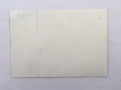 YEŞİLÇAM'IN EFSANESİ BELGİN DORUK'UN ORİJİNAL 2'Lİ FOTOĞRAF SETİ, 12,5 x 9 cm EBADINDA - BELGİN DORUK EV ORTAMINDA BİR KIZ ÇOCUĞU ve BİR ERKEK ÇOCUĞU İLE HATIRA POZU VERİRKEN ÇEKİLMİŞ 2 FARKLI KARE