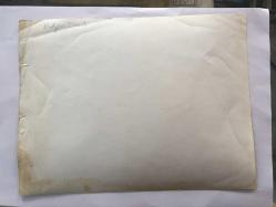 YEŞİLÇAM'IN EFSANESİ BELGİN DORUK'UN ORİJİNAL BÜYÜK BOY FOTOĞRAFI,  24 x 18 cm EBADINDA - BELGİN DORUK ŞIK GİYSİSİ İLE EVİNDE HALININ ÜZERİNDE POZ VERİRKEN ÇEKİLMİŞ GÜZEL BİR KARE