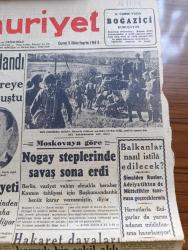 Cumhuriyet Gazetesi - 5 İkinciteşrin (Kasım) 1943 - Fransasız Avrupa Yazan Nadir Nadi Köşe Yazısı - İngiliz Hariciye Nazırı Mister Eden Kahireye Vardı - Kahire'de Görüşmelere Başlandı - Moskova'ya Göre Nogay Steplerinde Savaş Sona Erdi - Şark Cephesinden Resimler - Balkanlar Nasıl İstila Edilecek - Hakaret Davaları Karışık Bir Şekil Aldı - Bir Çok Gazetelerin Mahkemeye Gitmesine Sebep Olan Ali İhsan Sabis Davasının Ankara'ya Nakledilmesi İhtimali Var - Binden Fazla Amerikan Tayyaresi Gündüz Almanya'ya Hücum Ederek Büyük Hasarlar Yaptı - Hukuk Fakültesi Dekanı Sıddık Sami Onar - 2 Büyük Film Fırtınalar Hakimi Ve Mabudenin Kızı Taksim Sinemasında - Devamlı Sulh Arzusu Ve Bazı Mütefekkirler Yazan Profesör Doktor Hıfzı Veldet Köşe Yazısı - Aşkın Doğuşu Yazan Peride Celal Yazı Dizisi - Hak Hukuk Yazan Burhan Felek Köşe Yazısı - Bugünkü Radyo Programı - Arlon Saatleri - Uyuz Ve Deri Kaşıntılarını Dermoliv Çabuk Geçirir - Bugünkü Radyo Programı