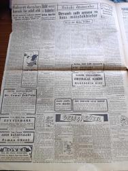 Cumhuriyet Gazetesi - 5 İkinciteşrin (Kasım) 1943 - Fransasız Avrupa Yazan Nadir Nadi Köşe Yazısı - İngiliz Hariciye Nazırı Mister Eden Kahireye Vardı - Kahire'de Görüşmelere Başlandı - Moskova'ya Göre Nogay Steplerinde Savaş Sona Erdi - Şark Cephesinden Resimler - Balkanlar Nasıl İstila Edilecek - Hakaret Davaları Karışık Bir Şekil Aldı - Bir Çok Gazetelerin Mahkemeye Gitmesine Sebep Olan Ali İhsan Sabis Davasının Ankara'ya Nakledilmesi İhtimali Var - Binden Fazla Amerikan Tayyaresi Gündüz Almanya'ya Hücum Ederek Büyük Hasarlar Yaptı - Hukuk Fakültesi Dekanı Sıddık Sami Onar - 2 Büyük Film Fırtınalar Hakimi Ve Mabudenin Kızı Taksim Sinemasında - Devamlı Sulh Arzusu Ve Bazı Mütefekkirler Yazan Profesör Doktor Hıfzı Veldet Köşe Yazısı - Aşkın Doğuşu Yazan Peride Celal Yazı Dizisi - Hak Hukuk Yazan Burhan Felek Köşe Yazısı - Bugünkü Radyo Programı - Arlon Saatleri - Uyuz Ve Deri Kaşıntılarını Dermoliv Çabuk Geçirir - Bugünkü Radyo Programı