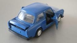 2000 YILI TRABANT 601-S NO:8677 KAPILARI VE BAGAJ AÇILIR METAL ARABA LASTİKLER KAUÇUK  1/43 SIFIR HİÇ  KULLANILMAMIŞ SERGİLENMEMİŞ KOLEKSİUON ÜRÜNÜ