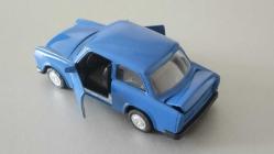 2000 YILI TRABANT 601-S NO:8677 KAPILARI VE BAGAJ AÇILIR METAL ARABA LASTİKLER KAUÇUK  1/43 SIFIR HİÇ  KULLANILMAMIŞ SERGİLENMEMİŞ KOLEKSİUON ÜRÜNÜ