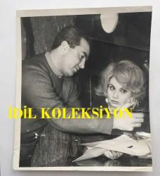 YEŞİLÇAM'IN EFSANESİ BELGİN DORUK'UN ORİJİNAL BÜYÜK BOY 3'LÜ FOTOĞRAF SETİ,  24 x 18 cm, 18 x 18 cm ve 18 x 15 EBADINDA 3 ADET FOTOĞRAF - ''İSTANBUL'U SEVMİYORUM'' (1968) İSİMLİ FİLMDEN BELGİN DORUK, NEDRET GÜVENÇ, MURAT SOYDAN ve SEZER GÜVENİRGİL'İN YER ALDIĞI 3 FARKLI KARE