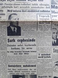 Cumhuriyet Gazetesi - 22 Mart 1944 - İngiliz Politikasına Dair Yazan Nadir Nadi Köşe Yazısı - Parti Grubunun Dünkü Kararları - Başvekil Şükrü Saracoğlu'nun Verdiği İzahat - Parti Grubu Hükümete 57 Reye Karşı 251 Reyle İtimad Beyan Etti - Macaristan'ın İşgali - Macar Ordusu Almanlara Yer Yer Mukavemet Ediyor - Toprak Vergisi - Şark Cephesinde Dniester Nehri Kıyılarında Korkunç Bir Savaş - Saffet Arıkan - Tevfik Rüştü Aras - Napolide İki Kasaba Lavlar Altında Kaldı - Sherlock Holmes Serisinin Üçüncü Kitabı Reklamı - Şu Garip Dünya 9 Yazan Profesör Salih Murad Uzdilek - Hukuki Romantizm 2 Yazan Profesör Ziyaeddin Fahri Fındıkoğlu - Karikatürist Cemal Nadir Hasta - Marion'un Kalbi Yazan Vicki Baum Yazı Dizisi - Köyümün Sesi Yazan Burhan Felek Köşe Yazısı - Nevruz İlkbahar Bayramı İran Konsolosluğunda Kutlanmıştır - Reşat Nuri Güntekin'in Yaprak Dökümü Yüzüncü Defa Şehir Tiyatrosunda - Ayarsızlar Oyunu 14 Gün İçinde 10.000 den Fazla Seyirci Gördü - Amcabeye Göre Karikatür - Ses Tiyatrosu