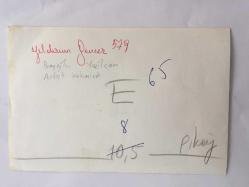 YILDIRIM GENCER'İN ORİJİNAL FOTOĞRAFI  18 x 12 cm EBADINDA - YILDIRIM GENCER, BEYOĞLU YEŞİLÇAM KAHVESİNDE DOSTLARIYLA NEŞE İÇİNDE SOHBET EDERKEN ÇEKİLMİŞ ÇOK ÖZEL BİR KARE