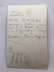 YILDIRIM GENCER'İN ORİJİNAL FOTOĞRAFI  14 x 8,5 cm EBADINDA - KRALLARIN KADERİ DEĞİŞMEZ (1972), İSİMLİ FİLMDEN YILDIRIM GENCER'İN TABANCA TUTTUĞU SAHNEDEN BİR KARE