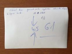 GÖNÜL YAZAR'IN ORİJİNAL FOTOĞRAFI- 18 x 12 cm EBADINDA - GÖNÜL YAZAR GAZİNODA ŞARKI SÖYLERKEN SAHNEDEN DÜŞÜP BİLEĞİNİ KIRDIKTAN SONRA ALÇILI KOLUYLA HASTANE YATAĞINDA UYURKEN ÇEKİLMİŞ BİR KARE, 11 AĞUSTOS 1979