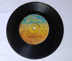 ZEKİ MÜREN,FAKİR BİR ŞAİRİM - GÖZLERİMDEN YÜZÜN, KULAKLARIMDAN SESİN SİLİNMEDİ 45 LİK NADİR PLAK 10/8 KONDİSYONDA