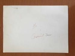 GÖNÜL YAZAR'IN ORİJİNAL BÜYÜK BOY 4'LÜ FOTOĞRAF SETİ - 24 x 18 cm, 22 x 14 cm ve 21 x 13 cm EBADINDA 4 ADET SİYAH & BEYAZ OTOĞRAF - GÖNÜL YAZAR 1960'LARDA KATILDIĞI BİR DÜĞÜNDE GELİN ve DAMATLA PASTA KESERKEN ve KONUKLARLA OTURURKEN ÇEKİLMİŞ 4 FARKLI HATIRA FOTOĞRAFI