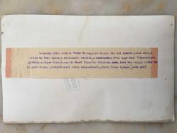 GÖNÜL YAZAR'IN ORİJİNAL BÜYÜK BOY 5'Lİ FOTOĞRAF SETİ - 24 x 18 cm ve 24 x 15 cm EBADINDA 2 ADET FOTOĞRAF - GÖNÜL YAZAR'IN YASAK OLDUĞU HALDE 1 YIL İÇİNDE ÜÇ DEFA YURT DIŞINA ÇIKTIĞI İDDİASIYLA YARGILANDIĞI MAHKEMEDE DURUŞMA ANINDA ÇEKİLMİŞ 5 FARKLI KARE (DİĞER SANIKLARIN DA GÖNÜL YAZAR'IN DA ARALARINDA OLDUĞU 4 BİN KİŞİYİ SAHTE EVRAKLARLA YURT DIŞINA GÖNDERDİKLERİ İDDİA EDİLMİŞTİR)