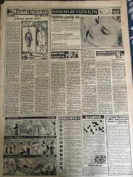 YENİ SABAH GAZETESİ 9 TEMMUZ 1959 YIL :22 SAYI :7307---Eisenhower ,dış yardımın arttırılmasını talep ediyor --Batan yüzer -havuzun kurtarılması mümkün --Türkiye den Kıbrıs a bu yıl 30 öğretmen gidecek --Dün yurt da altı cinayet daha işlendi ---Kurbanını sandıklayıp  bagaja veren katil yakalandı---Günaltay ve Oran valiye cevap verdi --Sevim Çağlayan basın toplantısını şarkı ile bitirdi ---Konya yı satmıyorum :Siyavuşgil --İstanbul Rehberi ---Avrupa da Komünist Tehlikesi --B.Amerika ile Fransa arasında ihtilaf çıktı --Maarif Heyeti 73 bin kilometre yol katetmiş ---Piyasaya çok miktarda yedek parça geldi --Denizcilik bankası dün 6 römorkör sipariş etti ---Mısır da ki 180 milyon liranın varisi öldü ---Karagümrüklüler  Cumhuru kaçırdı Suat Galatasaray la mukavele imzalıyor --B.Milli Takımımız İspanya dan geldi ---Amerikalı güreşçiler dün de yenemedik :2-2--Fenerbahçeli Akgün Almanya ya gidecek ---Bir artist  plajda çırılçıplak soyundu --General F.F Everest Ankara da ---