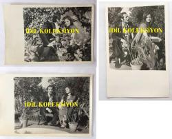YILDIRIM GENCER'İN ORİJİNAL 3'LÜ FOTOĞRAF SETİ 18 x 12 cm EBADINDA - YILDIRIM GENCER'İN BİR YEŞİLÇAM FİLMİNDEN KADIN OYUNCUYLA BAHÇEDE OLDUĞU ANLARDAN 3 FARKLI KARE, SİYAH & BEYAZ YEŞİLÇAM DÖNEMİ