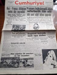 Cumhuriyet Gazetesi - 18 Birincikanun (Aralık) 1944 - Yeni Sipariş Edilecek Gemilere Dair Yazan Abidin Daver Köşe Yazısı - Rus Fransız İttifakının Metni Dün Neşredildi - Yunan Hükümeti Dün Seferberlik İlan Etti - Sicilya'da İsyan Çıktı Belediye Adliye Maliye Binaları Yağma Edildi - Siegfried Hattında Büyük Topçu Düellosu - Macaristan'da Sovyetler İki Şehir Daha Aldılar - Dün Yapılan Lig Maçları Ve Kır Koşuları - Beşiktaş Beykoz Maçından Bir Sahne Fotoğraf - Fenerbahçe Vefa'yı 4 1 Yendi - Yeni Mebuslarımız - İstanbul Boks Şampiyonasının Final Maçları Tehir Edilmelidirler - Ayakta Dinlenmenin Tatlı Uykuya Dalmanın Sırları Yazan Rusçuklu Hakkı - İsviçre'de Yeni Bir İş Kanunu Hazırlanıyor Yazan Ahmed Halil - Şef Cemil Türk Arman Konseri - Meşum Fahişe Lale Sinemasında - Hindistan'ın İstikbali Yazan Ömer Rıza Doğrul Köşe Yazısı - Ankara At Yarışlarının Neticeleri - Burhan Felek Köşe Yazısı - Hasan Limon Kolonyası - Bugünkü Radyo Programı - Ses Opereti Tiyatrosu - Tural Öksürüğü Keser