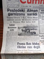 Cumhuriyet Gazetesi - 25 Birincikanun (Aralık) 1944 - İstiklal Savaşımızın Tarihi Yazan Abidin Daver Köşe Yazısı - Peştedeki Alman Garnizonu Sarıldı - Milli Şefimiz İsmet İnönü Dün Yarışlarına Teşrif Ettiler - İngiliz Habeş Anlaşması - Merhum M. Turhan Tan'ın Ölüm Yıldönümü Fotoğraf - Galatasaray Fenerbahçe Dün 2 2 Berabere Kaldı Fotoğraf - Yeşilayın Yirmi Beşinci Yıldönümü - Atina Asilerden Tamamiyle Temizlendi - Ses Tiyatrosu Opereti Gala Gecesi Tatlı Sert - Ömer Besim - Boks Maçları Finali - Lido Yüzme İhtisas Kulübü - Ankara Kır Koşusunu İstanbul Takımı Kazandı -  Kooperatifçilik Kongresi Kapanırken Yazan Profesör Ziyaeddin Fahri Fındıkoğlu - Kapıdan Bir Kadın Girdi Yazan Warwick Deeping Yazı Dizisi - Mezarlıklarımıza Dair Yazan Burhan Felek Köşe Yazısı - Noel Mesajları - Bugünkü Radyo Programı - Singer Saat Mağazaları - Yakında Amerika'ya Hareket Edecek Olan Portekiz Bandıralı Lima Vapuru - İstanbul Belediyesi Şehir Tiyatroları Düğün Gecesi Oyunu Bu Akşam - Fen İş