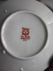 BAVARİAU FİNE QUALİTY JAPAN STYLE A.T.C DAMGALI KABE RESİMLİ Porselen Fincan Takımı 12 PARÇA AYAKLI ALTIN RENGİ VERMİYELİ