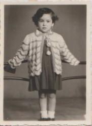 FOTO İPEK TRABZON - 1960 LI YILLAR KÜÇÜK EBAT KIZ ÇOCUK GÖRSELLİ SİYAH BEYAZ FOTOĞRAF