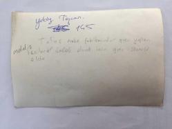 YILDIZ TEZCAN'IN ORİJİNAL 2'Lİ FOTOĞRAF SETİ, 18 x 12 cm ve 9 x 7 cm EBADINDA 2 ADET FOTOĞRAF - YILDIZ TEZCAN, TOFAŞ ARABA FABRİKASINDA GREV YAPAN METALİŞ İŞÇİLERİNE DESTEK OLMAK İÇİN GREV SÖZCÜLÜĞÜ YAPARKEN ÇEKİLMİŞ 2 FARKLI KARE