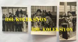 YILDIZ TEZCAN'IN ORİJİNAL 3'LÜ FOTOĞRAF SETİ, 9 x 8 cm, 8 x 8 cm ve 11,5 x 5 cm EBADINDA 3 ADET FOTOĞRAF - YILDIZ TEZCAN KENDİSİNE NASIL NİŞAN ALINACAĞINI ÖĞRETEN ATICI GÖKSENİN GELENBE İLE, 3 FARKLI KARE