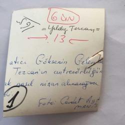 YILDIZ TEZCAN'IN ORİJİNAL 3'LÜ FOTOĞRAF SETİ, 9 x 8 cm, 8 x 8 cm ve 11,5 x 5 cm EBADINDA 3 ADET FOTOĞRAF - YILDIZ TEZCAN KENDİSİNE NASIL NİŞAN ALINACAĞINI ÖĞRETEN ATICI GÖKSENİN GELENBE İLE, 3 FARKLI KARE