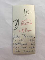 YILDIZ TEZCAN'IN ORİJİNAL 3'LÜ FOTOĞRAF SETİ, 9 x 8 cm, 8 x 8 cm ve 11,5 x 5 cm EBADINDA 3 ADET FOTOĞRAF - YILDIZ TEZCAN KENDİSİNE NASIL NİŞAN ALINACAĞINI ÖĞRETEN ATICI GÖKSENİN GELENBE İLE, 3 FARKLI KARE
