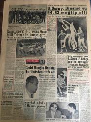 YENİ SABAH GAZETESİ 8 MAYIS 1958 YIL :20 SAYI :6888--Altın piyasası kontrol ediliyor --Türk -İran petrol müzakereleri ---Vali Foot ,Makarios la ikili görüşmelerde ısrar ediyor : Adaya dönmek hükümetin resmi açıklamasını bekleyen vali teklifi kabul olunmazsa  istifa edecek ---Bayar ,Bonn da büyük tezahüratla karşılandı --Nato Vekilleri Konseyi Toplantısı Sona Erdi --İstanbul Rehberi ---Dün  taklit bir atom bombası patlatıldı ---Galatasaray ,Dinamo yu 64-63  mağlup etti --Kasımpaşa yı 3-0 yenen Genç Milli Takım dün kampa girdi ---Sadri Usuuğlu  Beşiktaş kulübünden istifa etti ---Galatasaray -Fenerbahçe bu gece oynuyor  --Mithatpaşa  stadında boks maçı yapılacak ---Fenerbahçe Irak a 10 Mayıs ta gidecek --SOF bugün ilk toplantısını Ankara da yapıyor ---Fransız Ticaret heyeti geliyor ---Gönül Aşar dün Adliye ye başvurdu --Gülcemal  vapuru İtalya da sürat postası yapıyor ----