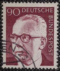 ALMANYA   GERMANY  23.Temmuz.1970  Almanya Federal Cumhuriyeti'nde basılan bu pul, 3. Federal Cumhurbaşkanı Dr. Gustav Heinemann'ı (1899-1976) gösteriyor. 90Pfg  mor kırmızı