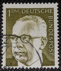 ALMANYA   GERMANY  23.Temmuz.1970  Almanya Federal Cumhuriyeti'nde basılan bu pul, 3. Federal Cumhurbaşkanı Dr. Gustav Heinemann'ı (1899-1976) gösteriyor. 1DM  zeytin yeşili