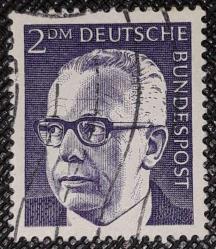 ALMANYA   GERMANY  23.Temmuz.1970  Almanya Federal Cumhuriyeti'nde basılan bu pul, 3. Federal Cumhurbaşkanı Dr. Gustav Heinemann'ı (1899-1976) gösteriyor. 2DM  mavimsi viyole
