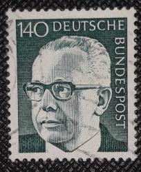 ALMANYA   GERMANY  23.Temmuz.1970  Almanya Federal Cumhuriyeti'nde basılan bu pul, 3. Federal Cumhurbaşkanı Dr. Gustav Heinemann'ı (1899-1976) gösteriyor. 140Pfg  mavimsi yeşil