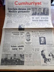 Cumhuriyet Gazetesi - 25 Aralık 1946 - Ortaşarkın İstikrarı İçin Köşe Yazısı - Vali Doktor Lütfi Kırdar'ın Şahitlik Yaptığı Dava Fotoğraf - Dün De Celal Bayar Ve Fuad Köprülü İle Başbakan Yardımcısı Mümtaz Ökmen Arasında Uzun Bir Görüşme Yapıldı - Suriye'de Cemil Mardam Yeni Kabineyi Kuruyor - Moskova Almanya Meselesiyle Meşgul - Bursa İşçileri Bozguncuları Tel'in Etti - Türk Sanatı Adlı Eseriyle Profesör Diez İddialarını İspat Etmelidir Yazan Tahsin Öz - Cenubi Amerika'da Türk Bayrağı - Papa Ve Başkan Truman Noel Münasebetiyle Radyoda Hitabede Bulundular - Yavuz Sultan Selim Ağlıyor Yazan Feridun Fazıl Tülbentçi Yazı Dizisi - Tophane Gümrüğünde Çalışmaya Başlayan Yeni Vinçlerden Biri Fotoğraf - Yaralı Kartal Bugün Marmara Sinemasında - Canavar Tohumu Filmi Melek Ve İpek Sinemasında - Bugün İnci Lüks Pastanesi Açıldı - Bugünkü Radyo Programı - Bulmaca - Star Traş Bıçağı - Hussman Soğutma Cihazları -  Sadi Işılay Ve Mustafa Çağlar Maksimde