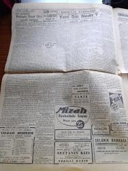 Cumhuriyet Gazetesi - 27 Aralık 1946-Selanik Bankası reklamı-Demokrat Parti Bugün Meclise Dönüyor - Kararda İsmet İnönü'nün Tavassutu Amil Oldu - Fuad Köprülü ile Halk Partisi İdare Heyetinden Faik Ahmet Barutçu Arasında Hararetli Bir Görüşme Fotoğraf - Mehmet Akif Ersoy İçin Eminönü Halkevinde Yapılan Anma - Amerika'da Komünizme Dair Mühim Bir Rapor - Ekonomi Sağlık Ve Tekel Bütçeleri Kabul Edildi - Türk İşçisinin Başbakan Recep Peker'e Telgrafı - Yeni Şiir Nedir Yazan Adile Ayda - Yavuz Sultan Selim Ağlıyor Yazan Feridun Fazıl Tülbentçi Yazı Dizisi - Amcabey Ve Sulh Çizen Cemal Nadir - Ankara Ses Ve Saz Sanatkarları Konseri Perihan Altındağ Sözeri Çemberlitaş Sinemasında - Çapamarka - Norge Havagazı Fırınları - Zehra Bilir Coşkun Kardeşler Ve Sadi Işılay Her Akşam Maksimde - Bugünkü Radyo Programı - İstanbul Belediyesi Şehir Tiyatroları Dram Kısmı Ağlayan Kız Yazan Reşat Nuri Güntekin - En Güzel Yılbaşı Hediyesi Arlon Saatidir