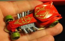 HOT WHEELS 2012 RATİCAL RACER  1:64 ÖLÇEK