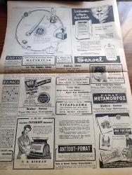 Cumhuriyet Gazetesi - 5 Ağustos 1947 - 12 Temmuz Ve Halk Partisi Yazan Nadir Nadi Köşe Yazısı - Dedeağaç Ateşten Bir Çember İçinde Kaldı - Çeteler Bütün Köyleri Yakıyorlar - Endonezya'da Dün Gece Ateşkes Emri Verildi - Türkiye'deki Museviler Refah İçindeyiz Diyorlar - Cumhurbaşkanı İsmet İnönü Başbakan Recep Peker'i Kabul Etti - İngiltere'de Yahudilere Karşı Nümayişler Devam Ediyor - Bükreş Büyükelçimiz Hulusi Fuat Tugay İstanbul'da - Halk Şiirinde Cezayir Yazan İsmail Habib Sevük - İlkokul Yaşına Gelen Çocuklar 7 12 Yaşındaki Çocuklar Bu Sene De Sayılacak - Yabancı Kadın Yazan Ahmed Hidayet Reel Yazı Dizisi - Cüzzam Hastanesi'nin İzmir Civarına Nakli - Ahmet Yatman Safiye Ayla Hamiyet Yüceses Rikkat Uyanık ve Birçok Sanatçı 7 Ağustos Perşembe Akşamı Çiftesaraylar Bahçesinde - Yüksek Ses Sanatkarı Ayda Sönmez Ve İsmail Dümbüllü Tiyatro Bu Akşam Suadiye Çınardibinde - Oxford Keskin Ağızlı Traş Bıçağı - Müzeyyen Senar Işıl Konseri Marmara Kulübünde - Servel Buzdolabı - Bulmaca