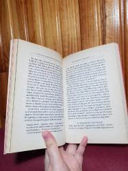 Aristoteles İle Bir Karıncayiyen Washingtona Gider Felsefe Ve Mizah Yoluyla Siyasetin Yuvarlak Dilini Anlamak - Birinci Baskı