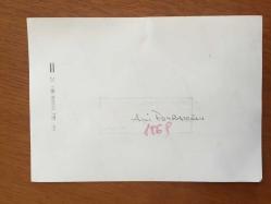 ALİ POYRAZOĞLU'NUN ORİJİNAL 3'LÜ FOTOĞRAF SETİ, 18 x 13 cm ve 13 x 9 cm EBADINDA 3 ADET FOTOĞRAF - ALİ POYRAZOĞLU TİYATROSU OYUNUNDAN 3 FARKLI KARE, ALİ POYRAZOĞLU KUCAĞINDA TUTTUĞU 2 BEBEK, OYUN ARKADAŞI NUR GÜRKAN ve DİĞER KADIN OYUNCUYLA AYNI KAREDE