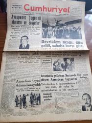 Cumhuriyet Gazetesi - 20 Haziran 1947 - Bir Deneme Daha Köşe Yazısı - Amerikan Devrialem Uçağı Dün Geldi Sabaha Karşı Gitti Fotoğraf - Atatürk'e Karşı Dil Uzatanları Takbih - Amerikan Heyeti Adana'dan Ayrıldı - İstanbul'a Gelirken Suriye'de Düşen Amerikan Tayyaresi Yolculardan 8 Mürettebattan 7 Kişi Öldü - Osmanlılar Devrinde Opera Yazan Refik Ahmed Sevengil - Rıza Tevfik de Necip Fazıl Kısakürek'i Dava Etti - Papa Ettim Ve Patrikhane - Telif Roman Adak Yazan Kemal Ragıp Yazı Dizisi - Vergi Konuşulurken Yazan Burhan Felek Köşe Yazısı - Cumhurbaşkanı Koşusu Bu Hafta Yapılıyor Yazanlar Reşad Kuran - Safiye Ayla Aziz Şenses Ve Mefharet Yıldırım Cağaloğlu Çiftesaraylar Bahçesinde - Bu Senenin Saf Ve Taze Naftalin'i Ziya Boyer Eczanesine Geldi - Müzeyyen Senar Işıl Bu Akşamdan İtibaren Aile Cennet Bahçesinde - Türkiye İş Bankası Yalova Ajansı - Melichar Markalı Orak Makineleri - Bugünkü Radyo Programı - Bulmaca