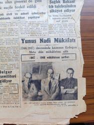 Cumhuriyet Gazetesi - 1 Temmuz 1947 - Potu Kim Kırdı Yazan Nadir Nadi Köşe Yazısı - Hükümetle Demokrat Parti Arasındaki İhtilaf - Avrupa'yı Kalkındırmakta Kömürlerimizden İstifade - Paris Konferansına Aid Resimler - Fransa'da Rejime Karşı Bir Komplo Meydana Çıkarıldı - Yunus Nadi Mükafatı - 1946 1947 Devresinde Kazanan Erdoğan Meto Dün Mükâfatını Aldı Fotoğraf - Belediye Erkanı Mezbahada Celeb Komisyoncu Ve Sürü Sahipleriyle Görüşülürken Fotoğraf - Çocuklarımıza Din Terbiyesi Verilmesi Laisizme Aykırı Değildir Yazan Profesör Doktor Fahreddin Kerim Gökay - Hamamcılar Linyit İstemiyorlar - Lütfi Kırdar'ın Londra'daki Tetkikleri - İhmal Edilmiş Bir Endüstri Şubesi Yaşam Burhan felek Köşe Yazısı - İstanbul Spor Eşya Piyangosu - İsmail Dümbüllü Tiyatrosu Bu Akşam Suadiye Çınardibi Bahçesinde - Küçük Hikaye Et Ve Ot Nakleden İbrahim Hoyi - Çallı İbrahim Tekaüd Oluyor Yazan Fikret Adil - Yoket Tekmil Haşaratı Öldürür - Mazon Meyva Tuzu - Nevrozin Grip Nezle Soğuk Algınlığına Karşı
