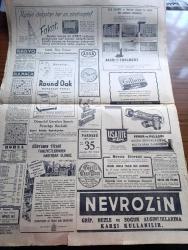 Cumhuriyet Gazetesi - 18 Kasım 1947 - Parti Ve Memleket İçin En Büyük Tehlike Yazan Nadir Nadi Köşe Yazısı - Cumhuriyet Halk Partisi Kurultayı İsmet İnönü'nün Nutku İle Açıldı Fotoğraf - İsmet İnönü'nün Nutku - Toplantı Elektrikli Bir Hava İçinde Geçti - Türkiye Genelkurmay Başkanı General Salih Omurtağın Amerika'ya Ziyaretin Hoş Tarafları - Cerrahpaşa Verem Hastanesi Açılıyor - Cumhuriyet Halk Partisi Kurultayında Şükrü Saracoğlu ve Müşahid Olarak Çağrılan Demokrat Parti Temsilcileri - Kaymakam Hüsnü Gider Tarafından Dövülen Demokrat Parti'li Ali Şahinşah - Kısa Bir Dolaşmanın Notları Yazan Nadir Nadi Yazı Dizisi - Şeref Stadyumu Depo Oluyor - Rüya Gibi Nakleden Hamdi Varoğlu Yazı Dizisi - Birmanyanın İstiklali Ömer Rıza Doğrul Köşe Yazısı - Isparta'da Yeni Bir Seçim Davası - Çocuk Kitapları Sergisi Açıldı - Zehra Herkesin Kadını Şark Sinemasında - Yeni Ses Opereti Geçim Dünyası - Perihan Altındağ Mustafa Kovancı Ve Semiha Altın Kadıköy Opera Sinemasında - Canlı Domuz Satışı