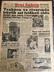 YENİ SABAH GAZETESİ 22 MAYIS 1959 YIL :22 SAYI :7262--Trabzon ve civarında büyük sel felaketi oldu: Köprüleri yıkan sellerden 12 kişinin boğulduğu bildiriliyor .23 kayıp  var ---Dün yurt da işlenen dört  cinayette 5 kişi can verdi --Basın için şimdilik tedbir alınmayacak ---12.500 kişilik bir orman ordusu teşkili istendi ---Altın fiyatı yükseliyor ---Geçmiş olsun: Siyavuşgil --İstanbul Rehberi --Ruslar ,Iark da askeri bir üs tesis ediyorlar --Bir avukatın müvekkilinin öldüğünü hakim söyledi ---Avrupa Şampiyonasının ilk günü Belçika ya farklı yenildik :61-50--Fransız Ordu Takımına 1-0 yenilerek finallere girme hakkını kaybettik ---Günğn diğer maçlarında Macaristan ,Polonya ve İtalya galip geldiler --2.Günün en mühim maçı Bulgaristan -Yugoslavya ---Rusya :80 Fransa :48--İnönü ,S.Tanju ya geçmiş olsun telgrafı yolladı ---Yunan İtalyan Görüşmeleri --Seylap bölgesinde yapılan ilk yardımlar ---