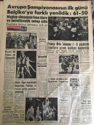 YENİ SABAH GAZETESİ 22 MAYIS 1959 YIL :22 SAYI :7262--Trabzon ve civarında büyük sel felaketi oldu: Köprüleri yıkan sellerden 12 kişinin boğulduğu bildiriliyor .23 kayıp  var ---Dün yurt da işlenen dört  cinayette 5 kişi can verdi --Basın için şimdilik tedbir alınmayacak ---12.500 kişilik bir orman ordusu teşkili istendi ---Altın fiyatı yükseliyor ---Geçmiş olsun: Siyavuşgil --İstanbul Rehberi --Ruslar ,Iark da askeri bir üs tesis ediyorlar --Bir avukatın müvekkilinin öldüğünü hakim söyledi ---Avrupa Şampiyonasının ilk günü Belçika ya farklı yenildik :61-50--Fransız Ordu Takımına 1-0 yenilerek finallere girme hakkını kaybettik ---Günğn diğer maçlarında Macaristan ,Polonya ve İtalya galip geldiler --2.Günün en mühim maçı Bulgaristan -Yugoslavya ---Rusya :80 Fransa :48--İnönü ,S.Tanju ya geçmiş olsun telgrafı yolladı ---Yunan İtalyan Görüşmeleri --Seylap bölgesinde yapılan ilk yardımlar ---