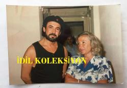CİHAN ÜNAL'IN ORİJİNAL 2'Lİ FOTOĞRAF SETİ, 12,5 x 9 cm EBADINDA - CİHAN ÜNAL ve GENCAY GÜRÜN AYNI KAREDE, 5 EYLÜL 1989
